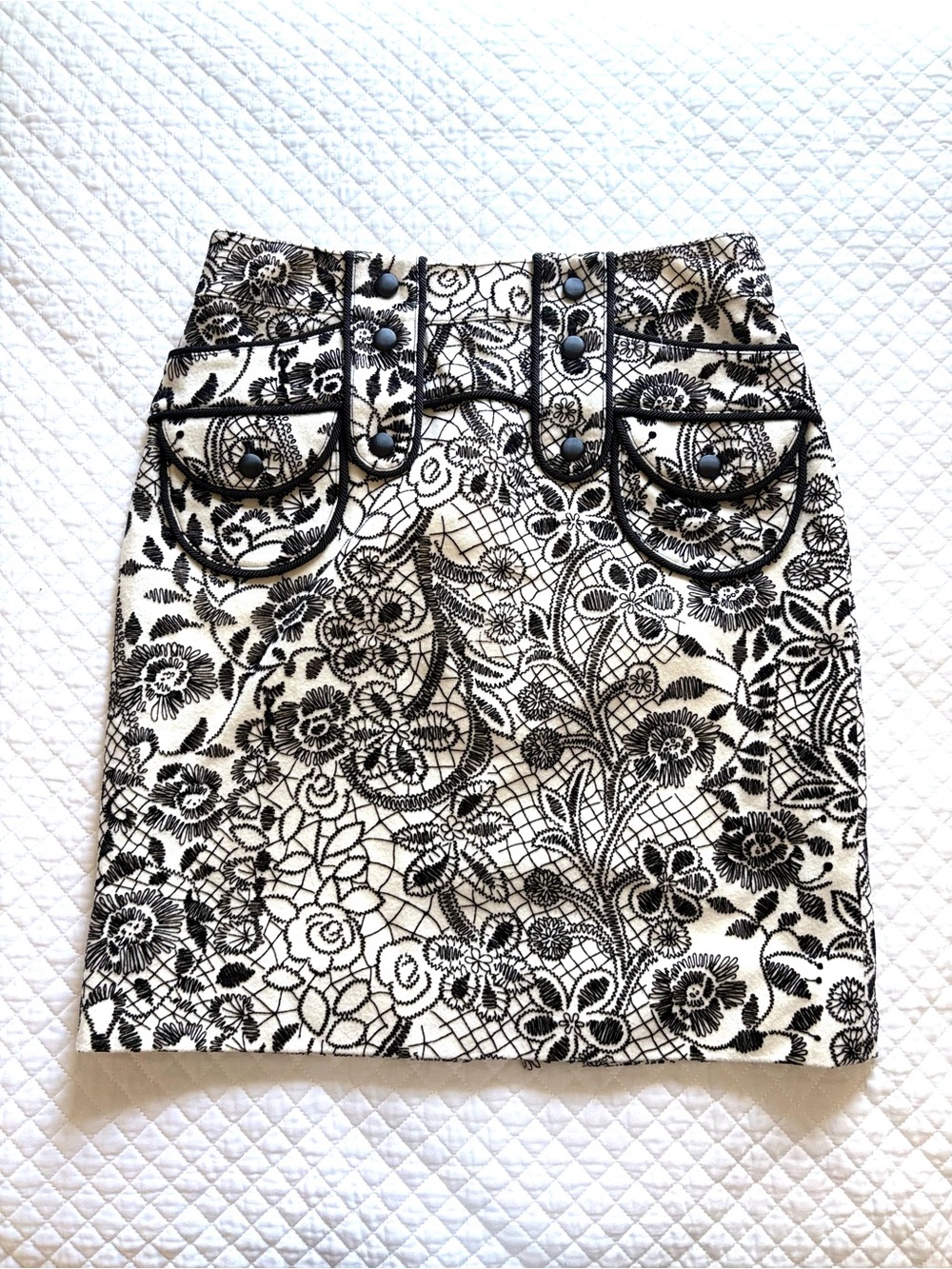 Etcetera Black & White Floral embroidered Lace-Effect Mini Skirt size 2